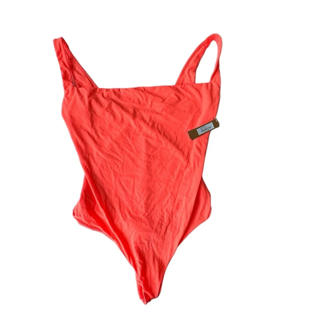 NWT Skims Fits Everybody Square Neck Bodysuit in NEON CORAL size M RARE - Picture 2 of 5